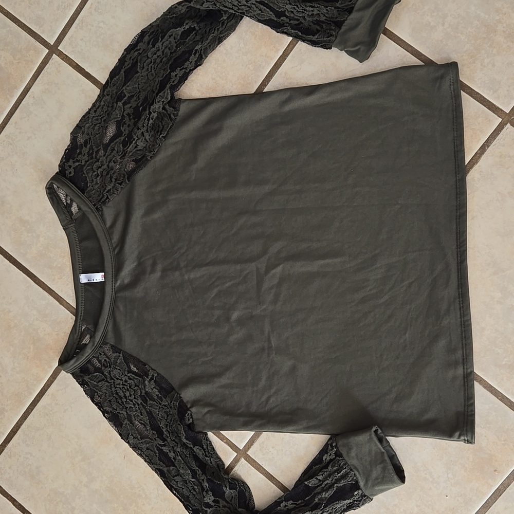 Gree Lace Sleeve Women's Top Sz. M
